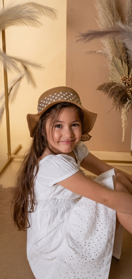 Niños con ropa bonita